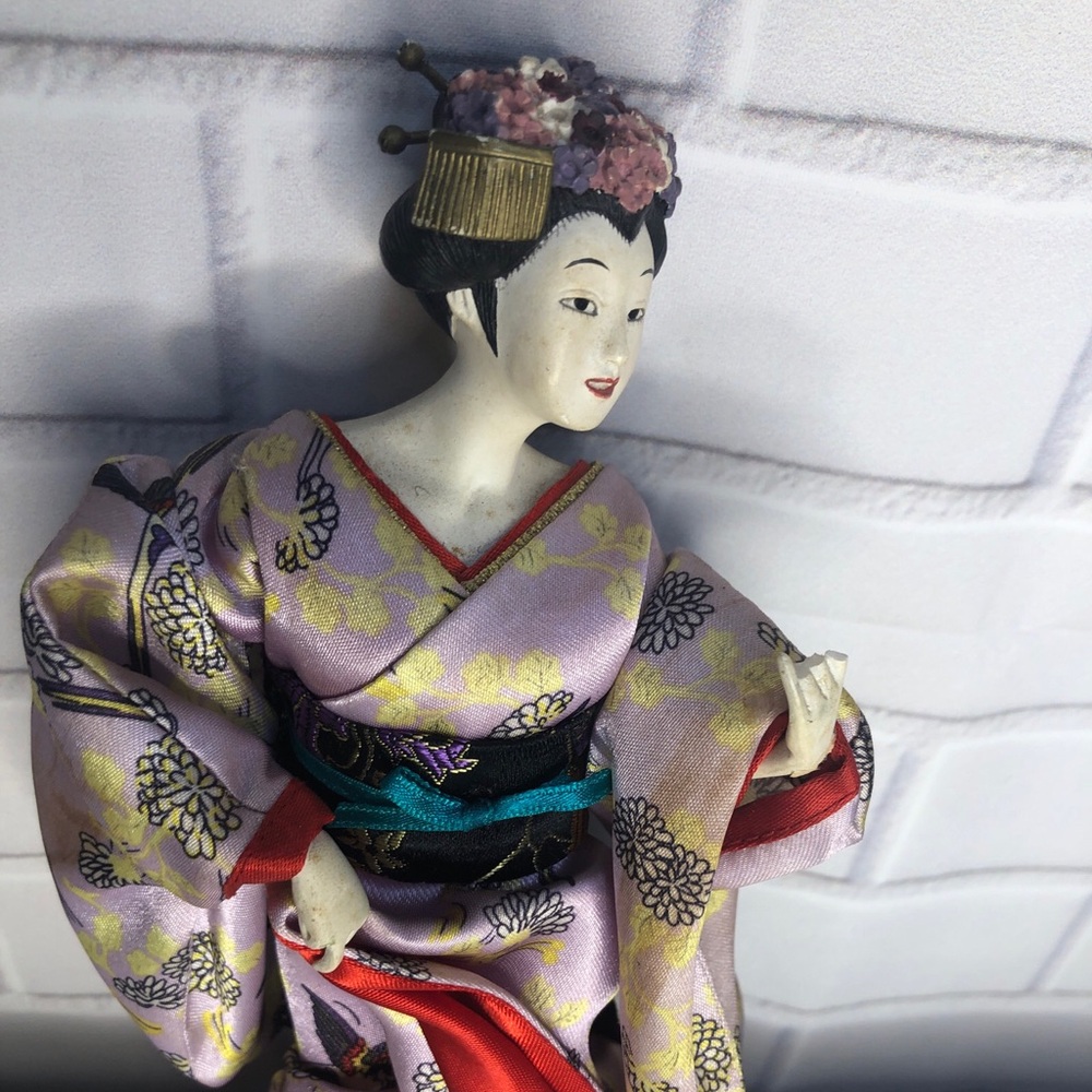 Vintage Asian  Geisha Girl Figurine The Ashton Drake Ceramic Collectible